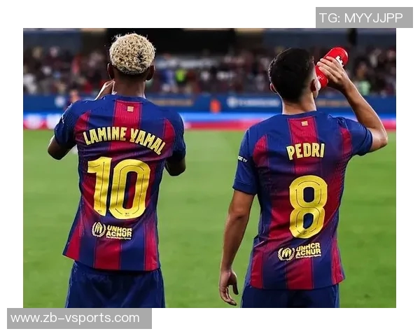 没去金球奖颁奖典礼，佩德里晒照：家庭日